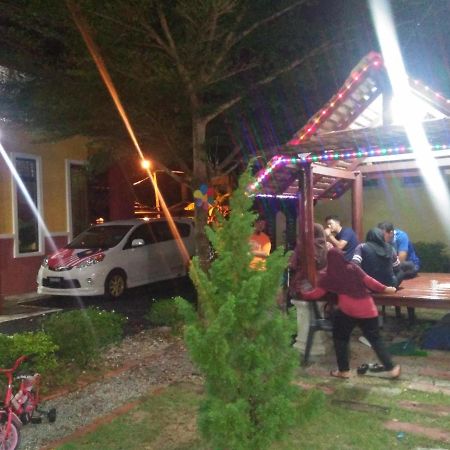 קוטה בארו Chalet Kb Wakaf Kayu מראה חיצוני תמונה